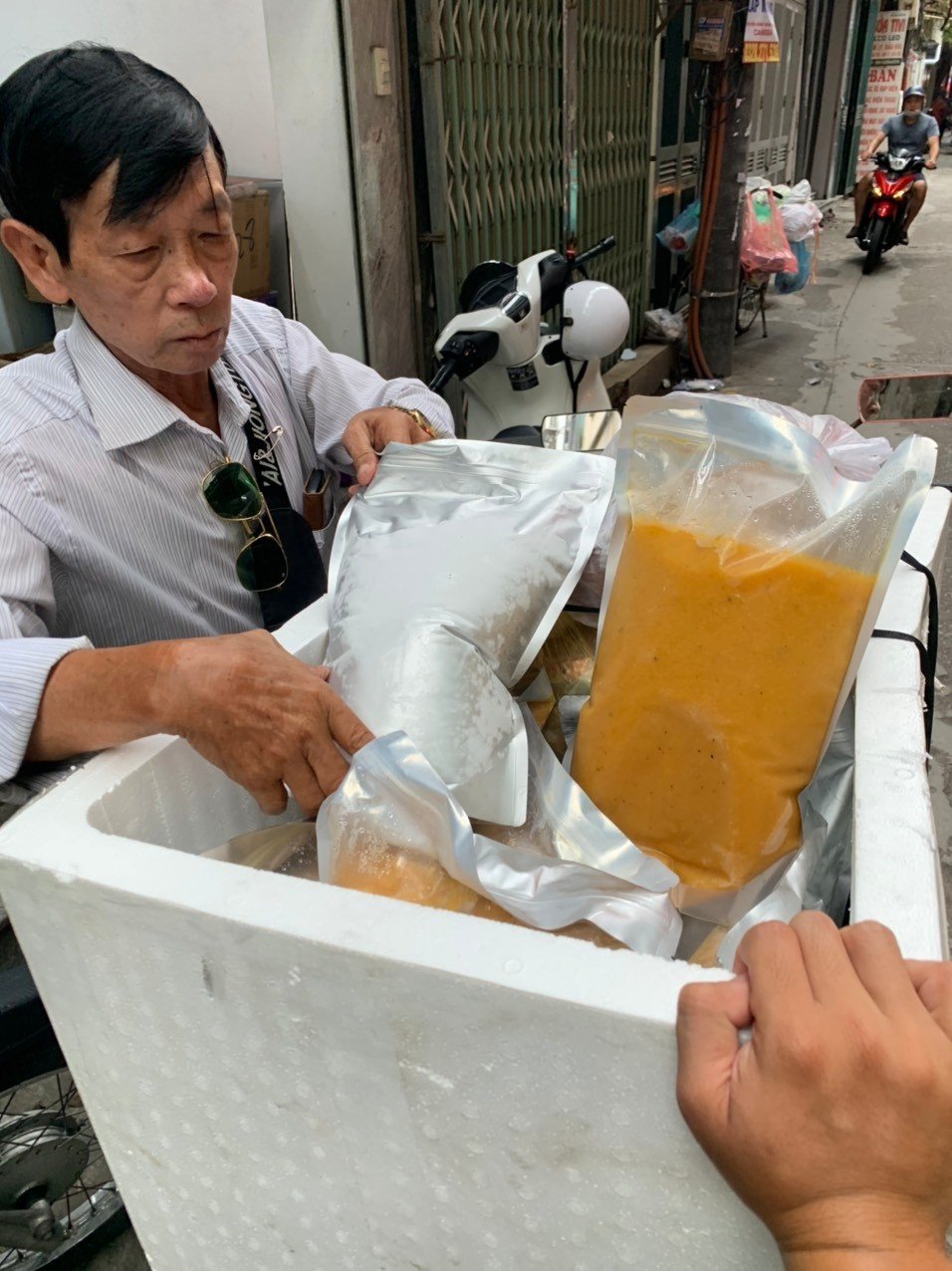 Nguồn sỉ nước chấm nem nướng Nha Trang của Nem Luji