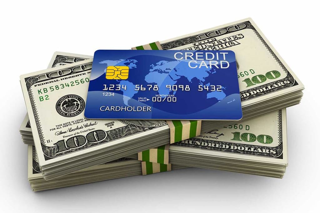 Thẻ tín dụng và tiền mặt