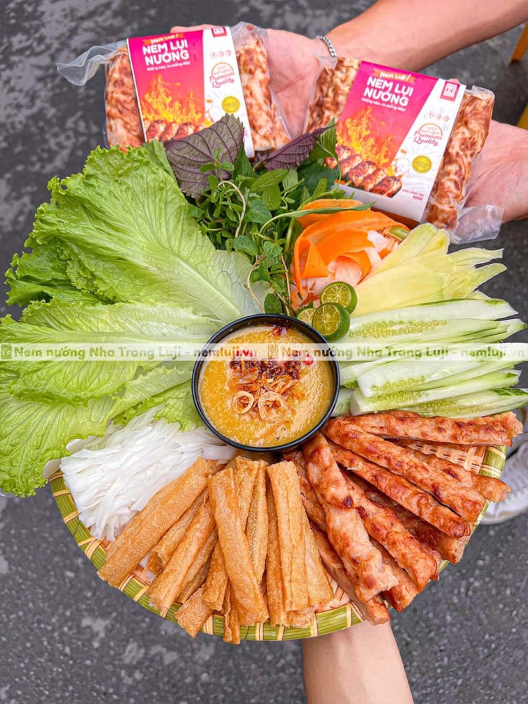 Nem nướng Nha Trang - xúc xích của Việt Nam